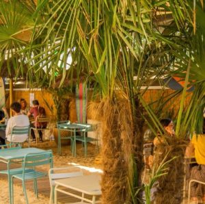 Bars in Madrid with their own beach - Hotel Moderno Madrid